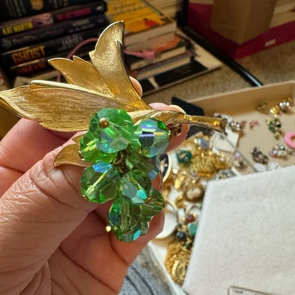 Beautiful vintage preowned Brooch - Picture 8 of 12